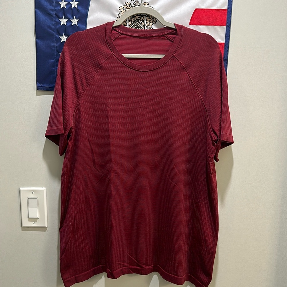 Lululemon Men’s Metal vent T-shirt - Size Large
